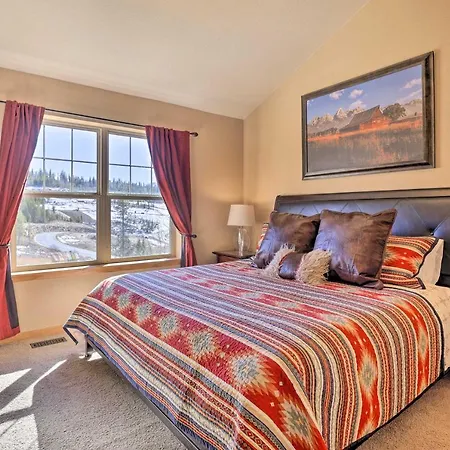 Gorgeous Fraser Townhome With Private Hot Tub!